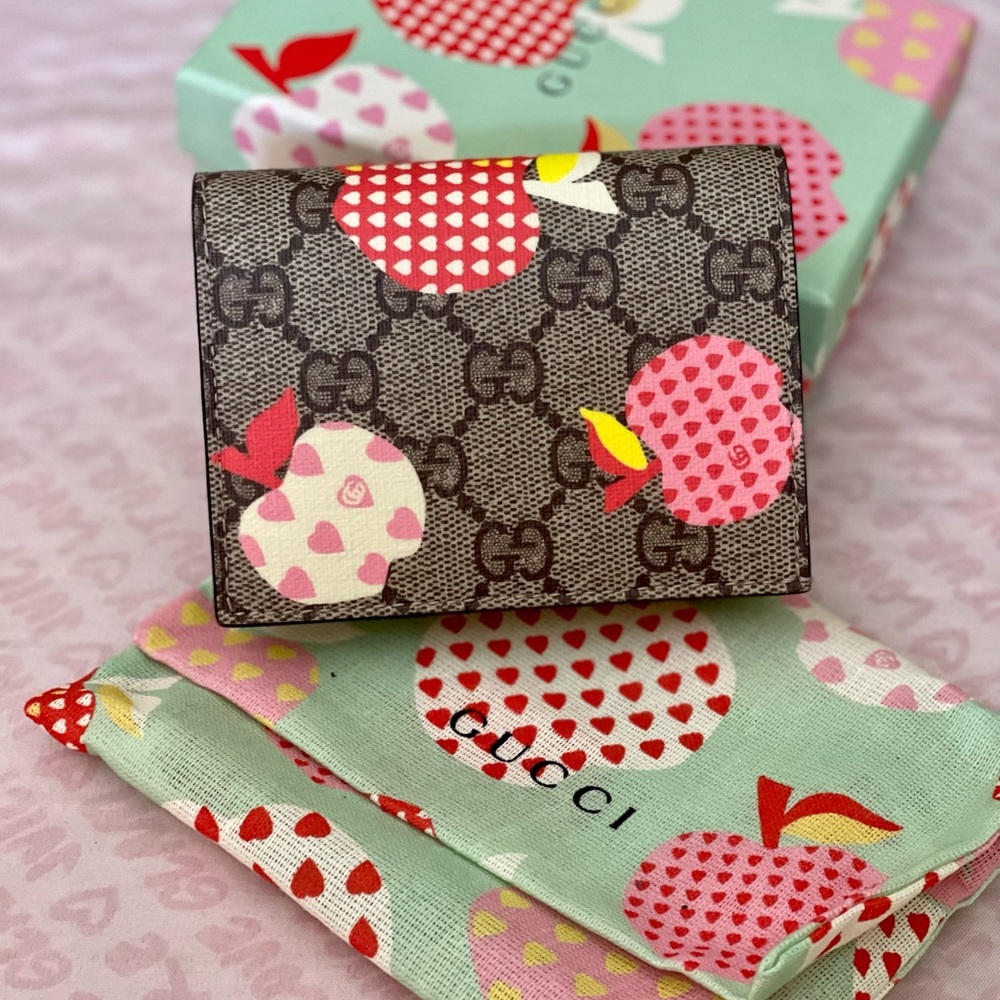 Like New Gucci Les Pommes card case wallet